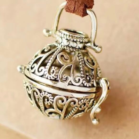 Aromatherapy Diffuser Pendant Necklace Cut Out Filigree Ball Gold Tone - Picture 3 of 4